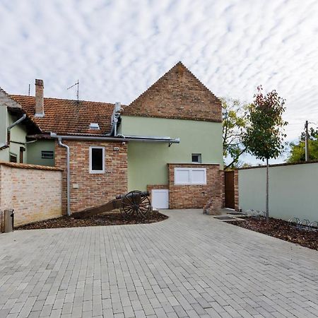 Anova Apartman Gyula Dış mekan fotoğraf