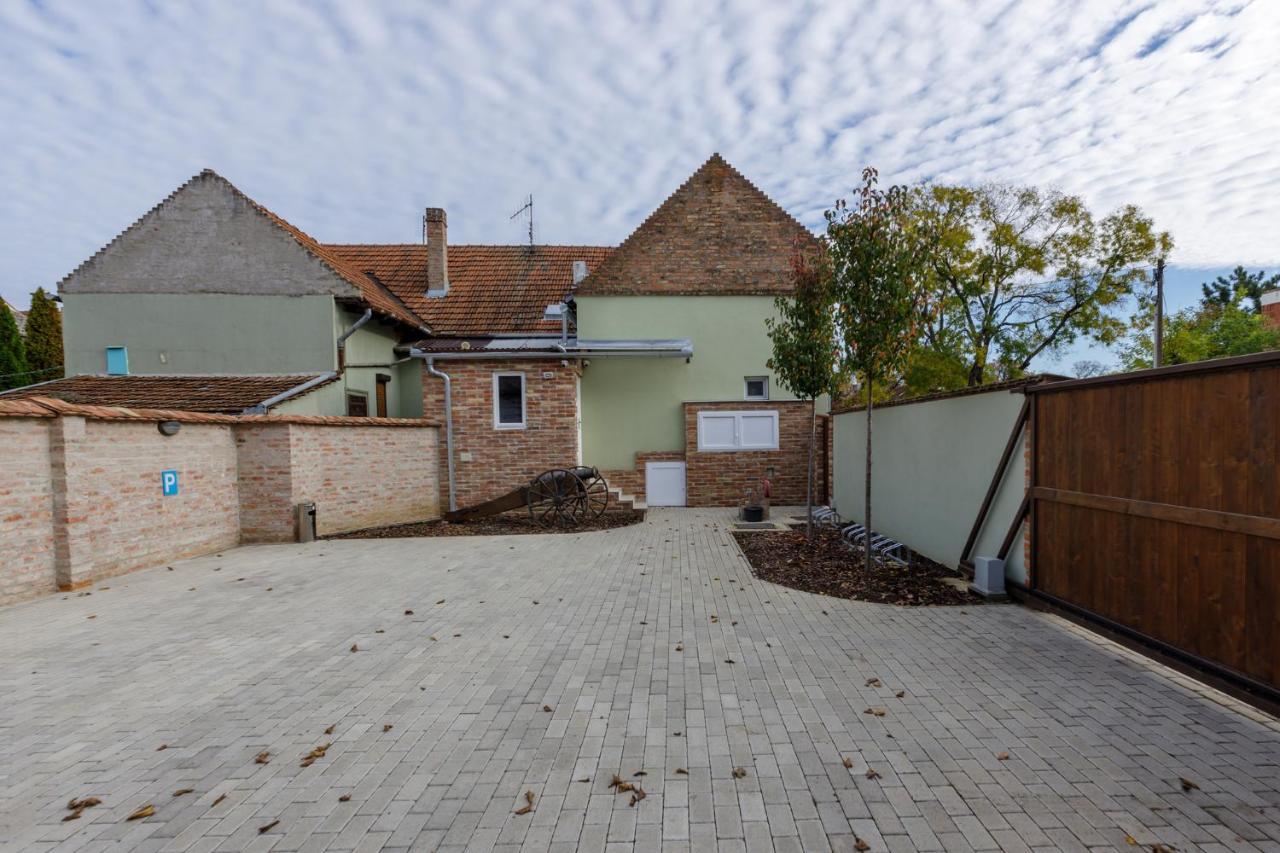 Anova Apartman Gyula Dış mekan fotoğraf